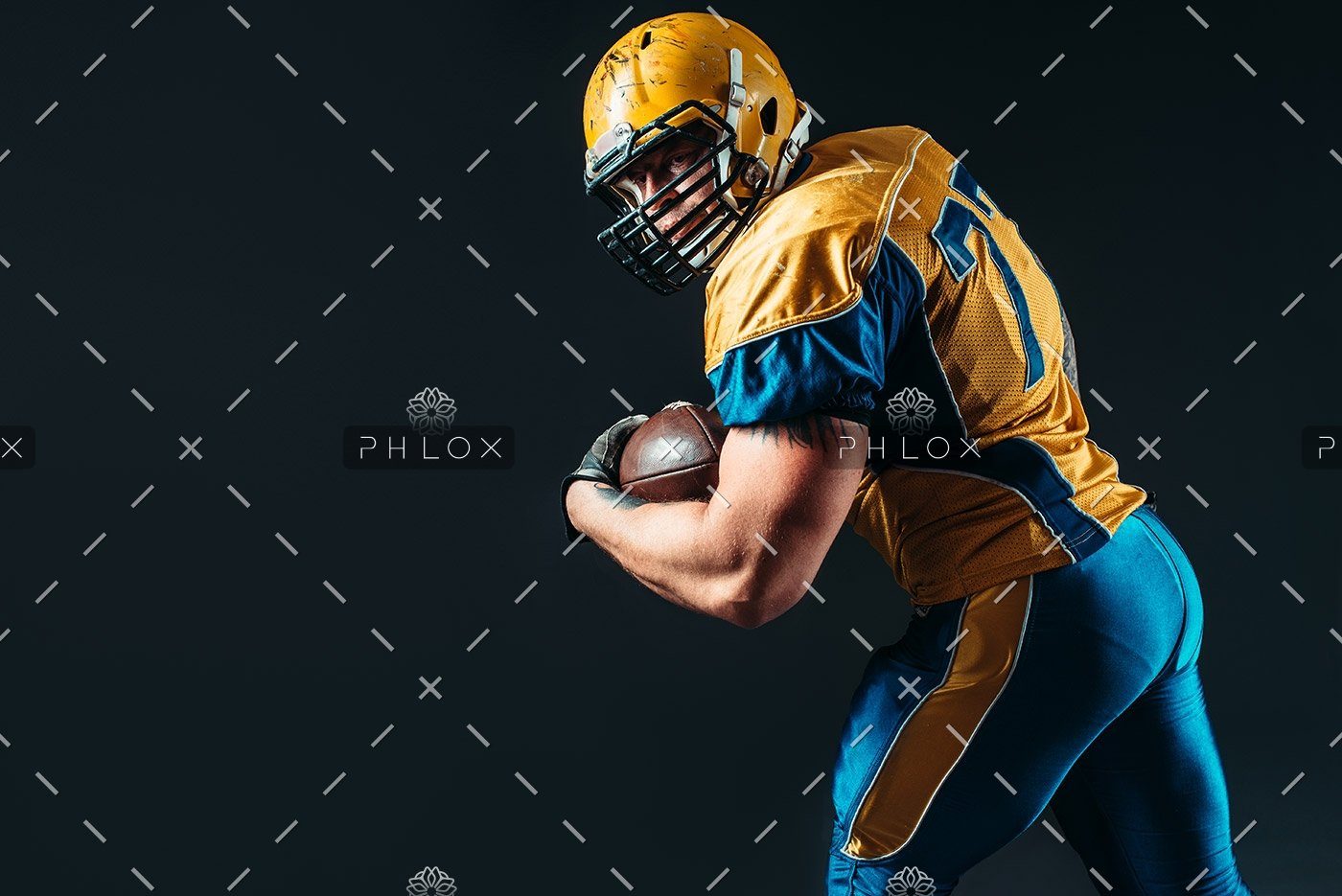 demo-attachment-59-american-football-offensive-player-with-ball-P7XHT3R